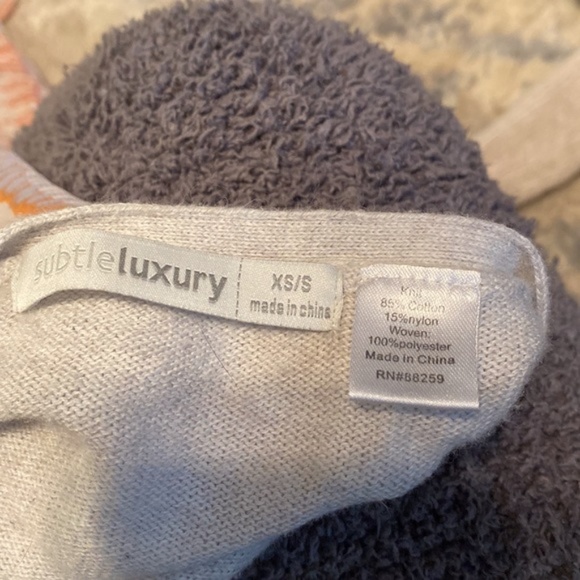 New Subtle Luxury Grey Silky Sheer Back Knit Cardigan Top - Picture 3 of 3